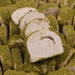 Dilimlenmiş Fıstıklı Çikolatalı Helva Dilimlenmiş Fıstıklı Çikolatalı Helva